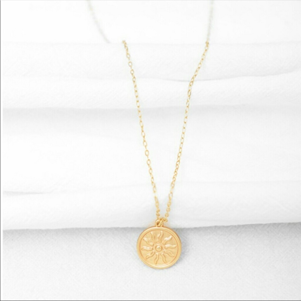 18k Gold Matte Sun Medallion Necklace ☀️ - Picture 2 of 5